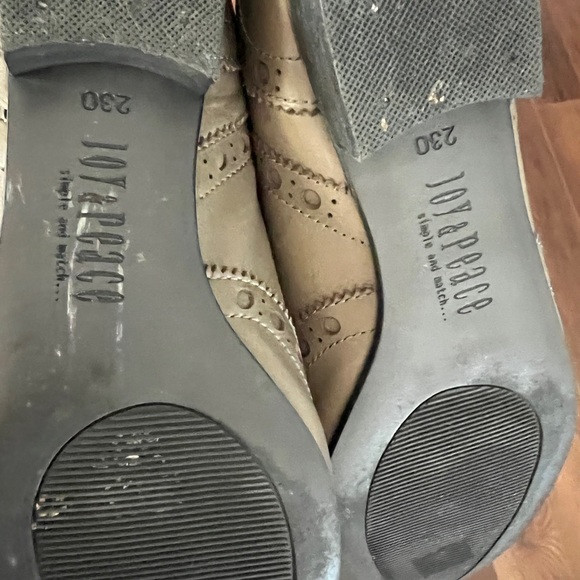 Gorgeous leather ! Love the color. - Picture 3 of 3